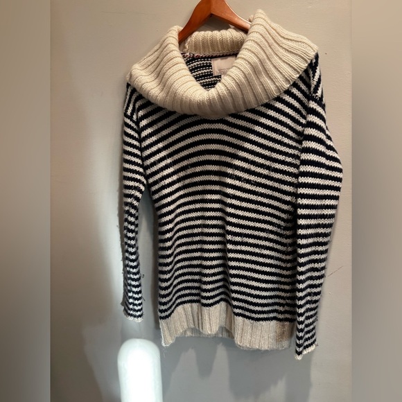 Banana Republic neck and Cream Striped cowl neck Sweater wool cabin core - Picture 2 of 12